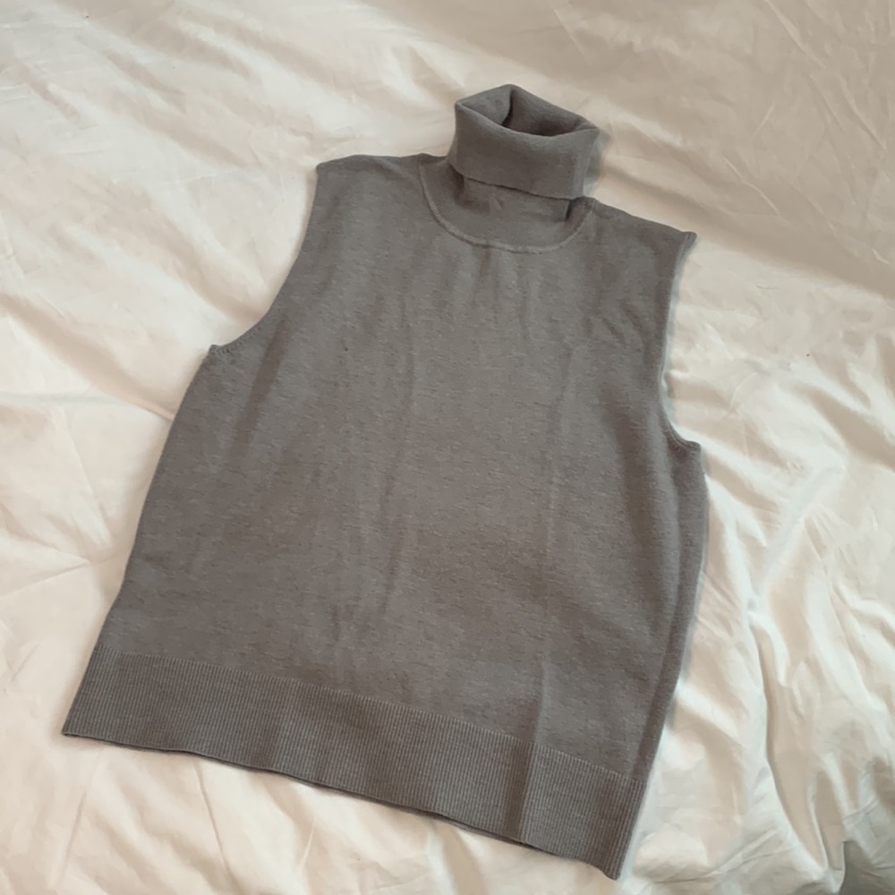 Gray Sleeveless Turtleneck size Large